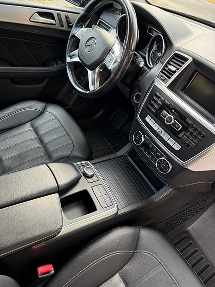 Mercedes-Benz GL350 13 of 14