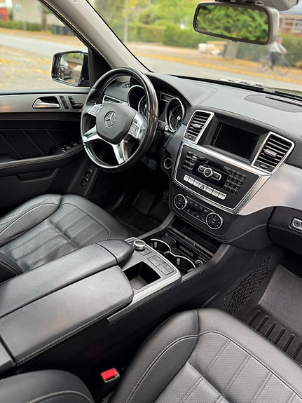 Mercedes-Benz GL350 6 of 14