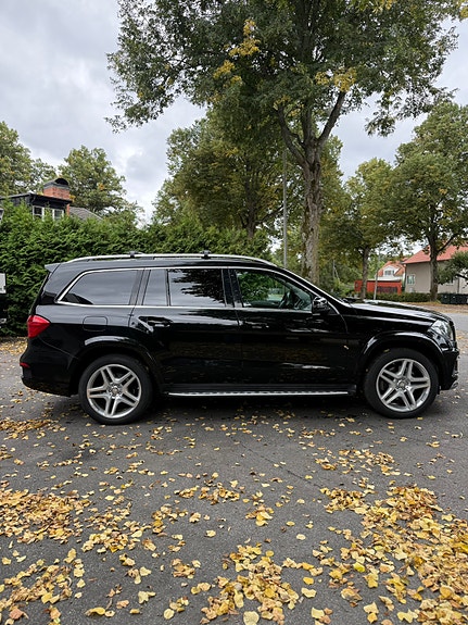 Mercedes-Benz GL350 5 of 14