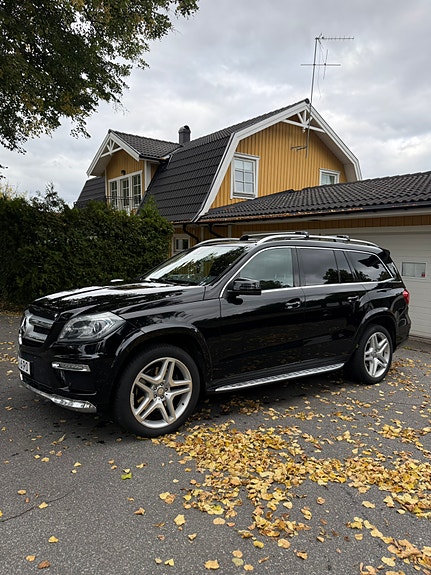Mercedes-Benz GL350 2 of 14