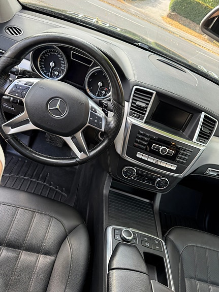 Mercedes-Benz GL350 12 of 14