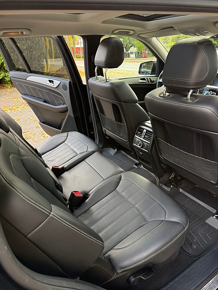 Mercedes-Benz GL350 9 of 14
