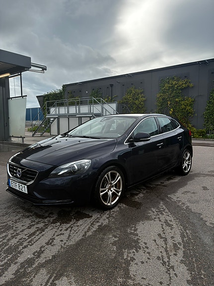 Volvo V40 2 of 7