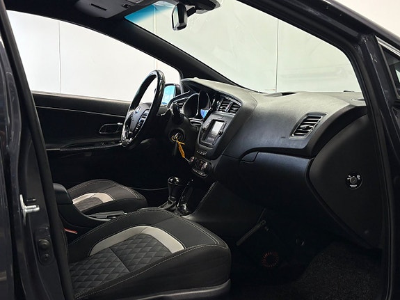 Kia Ceed 25 of 28
