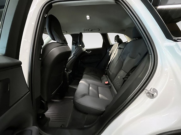Volvo XC60 10 of 15