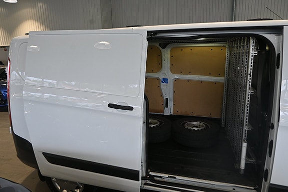 Ford Transit Custom 10 of 20