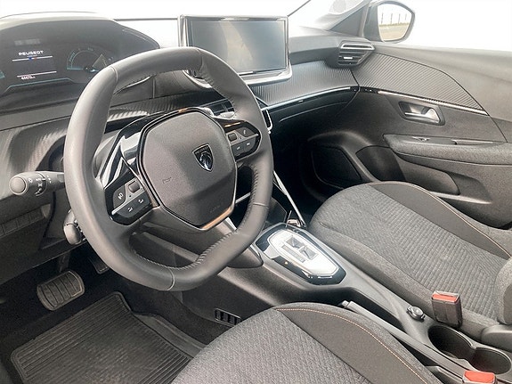 Peugeot 208 4 of 15