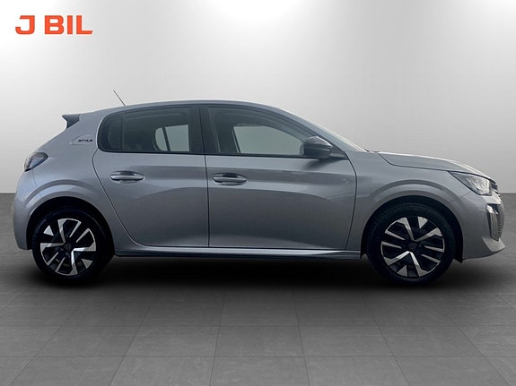 Peugeot 208 13 of 15