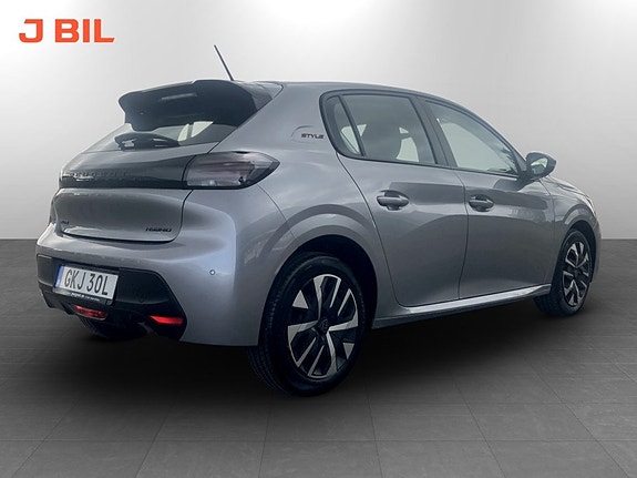 Peugeot 208 3 of 15