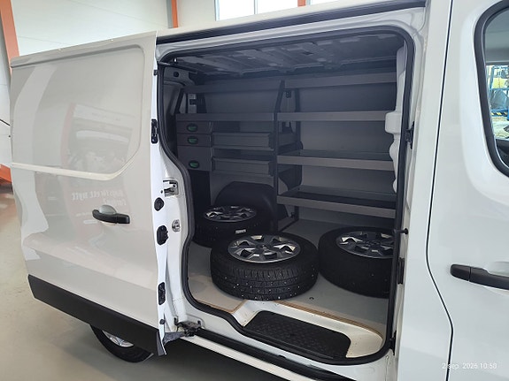 Renault Trafic 12 of 20