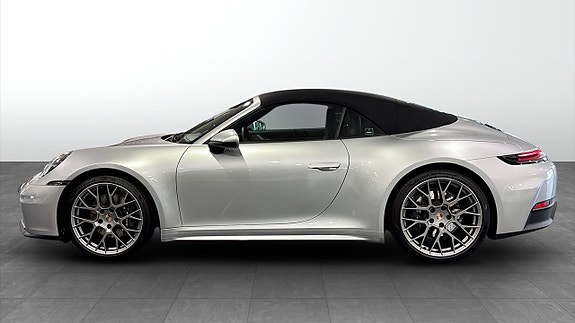 Porsche 911 Carrera 6 of 12