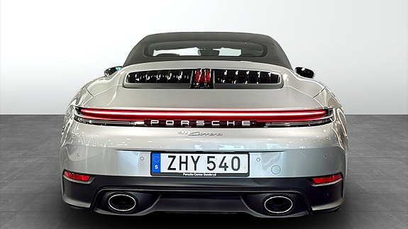 Porsche 911 Carrera 7 of 12