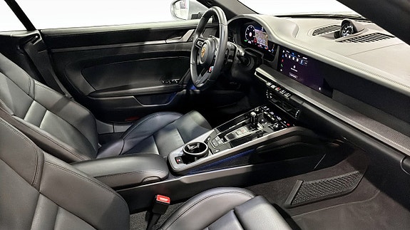 Porsche 911 Carrera 3 of 12