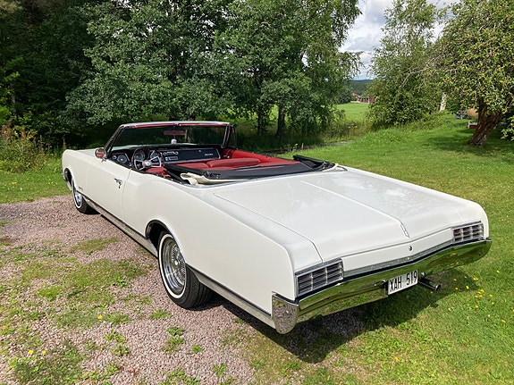 Oldsmobile Dynamic 88 4 of 9