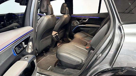 Mercedes-Benz EQS450 SUV 8 of 12