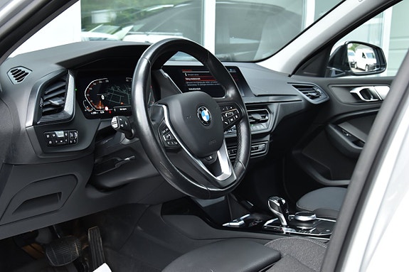 BMW 120i 9 of 18