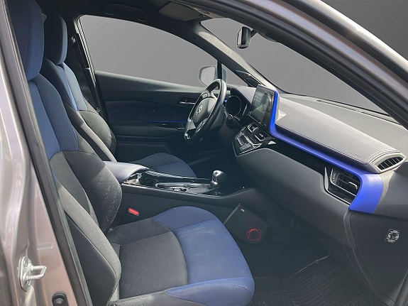 Toyota C-HR 7 of 11