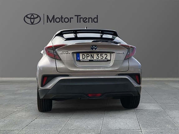 Toyota C-HR 4 of 11