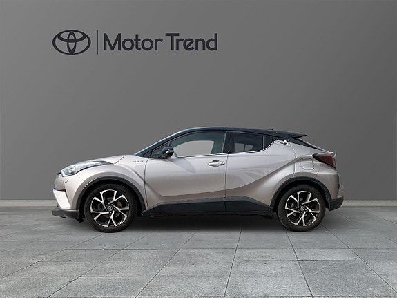 Toyota C-HR 3 of 11