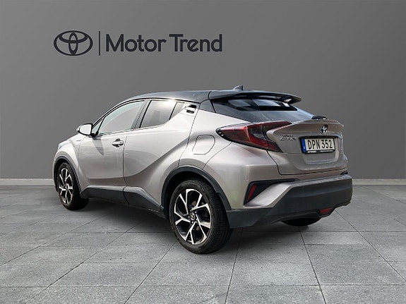 Toyota C-HR 2 of 11