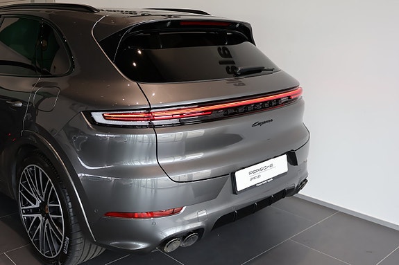 Porsche Cayenne 9 of 11