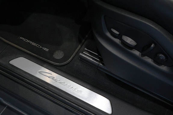 Porsche Cayenne 7 of 11
