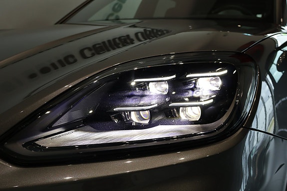 Porsche Cayenne 10 of 11