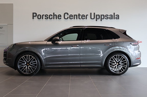 Porsche Cayenne 2 of 11