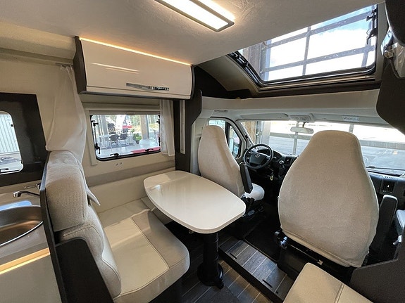 Roller Team KRONOS 265 TL Queenbed/Taksäng/3500 kg 3 of 21