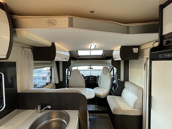 Roller Team KRONOS 265 TL Queenbed/Taksäng/3500 kg 11 of 21