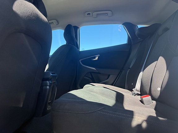 Volvo V40 14 of 22