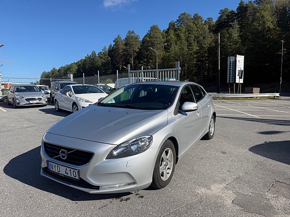 Volvo V40 2 of 22