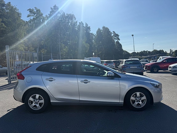 Volvo V40 3 of 22