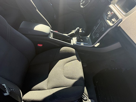 Volvo V40 12 of 22