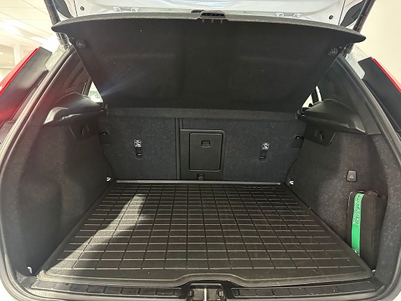 Volvo XC40 7 of 15