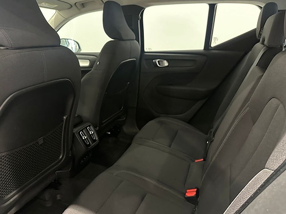 Volvo XC40 11 of 15