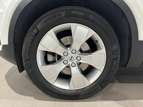 Volvo XC40 3 of 15