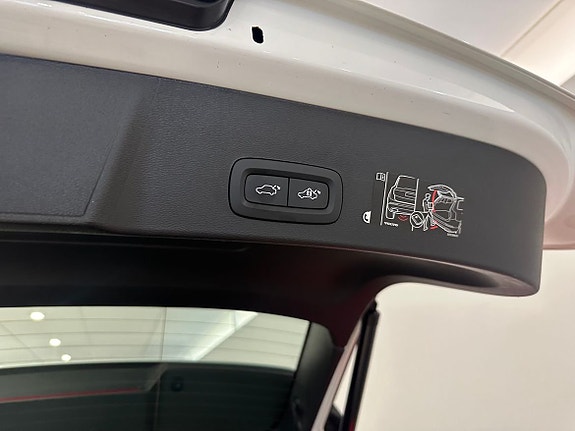 Volvo XC40 10 of 15