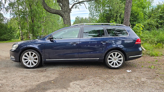 Volkswagen Passat 2 of 9
