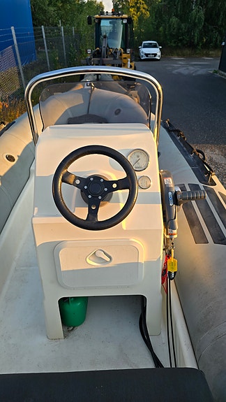 Zodiac Pro 500 Evinrude E-Tec 50hk 3 of 6