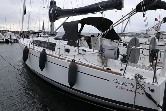 Beneteau Oceanis 38.1 Performance 2 of 24