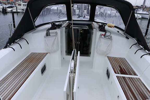 Beneteau Oceanis 38.1 Performance 17 of 24