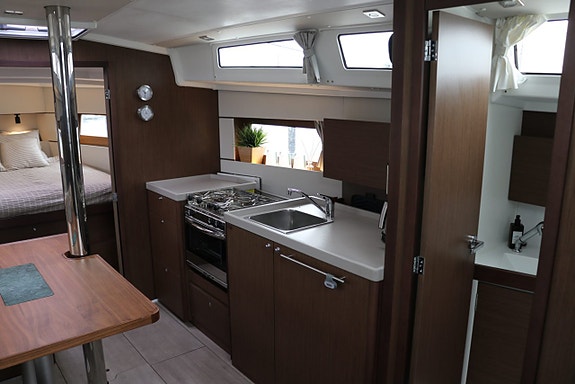 Beneteau Oceanis 38.1 Performance 22 of 24