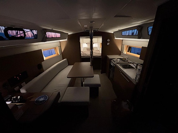 Beneteau Oceanis 38.1 Performance 21 of 24