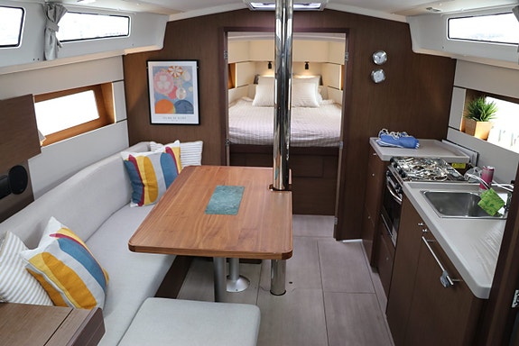 Beneteau Oceanis 38.1 Performance 18 of 24