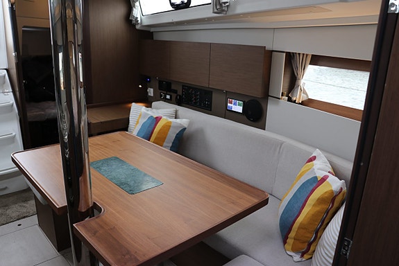Beneteau Oceanis 38.1 Performance 20 of 24