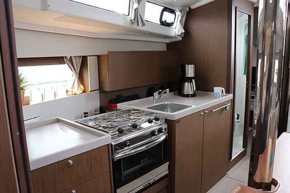Beneteau Oceanis 38.1 Performance 24 of 24