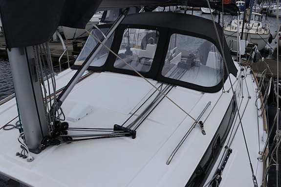 Beneteau Oceanis 38.1 Performance 15 of 24