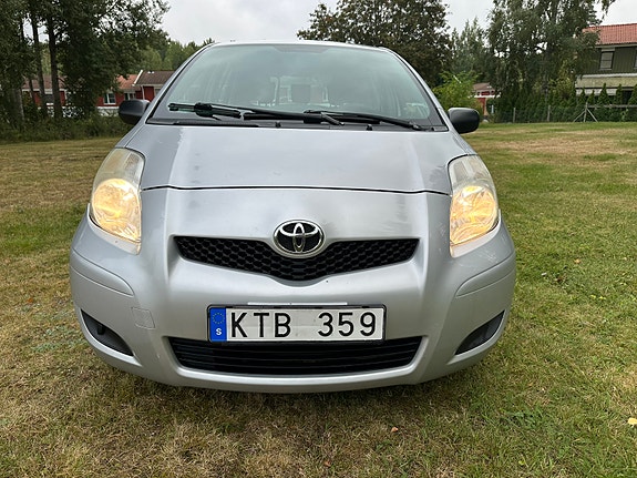 Toyota Yaris 4 of 5