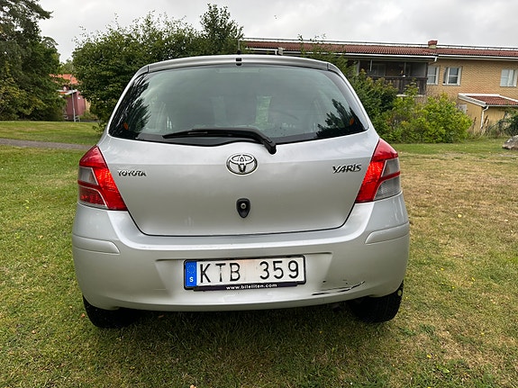 Toyota Yaris 3 of 5